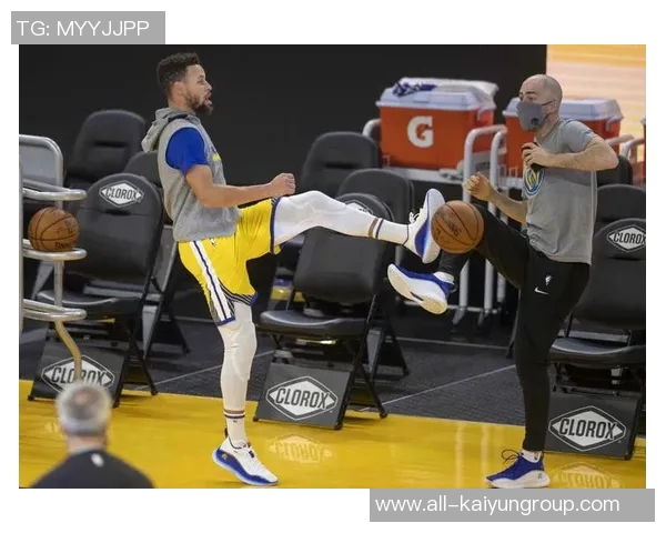 勇士战胜对手合砍33分库里与格林击掌瞬间成为海报焦点