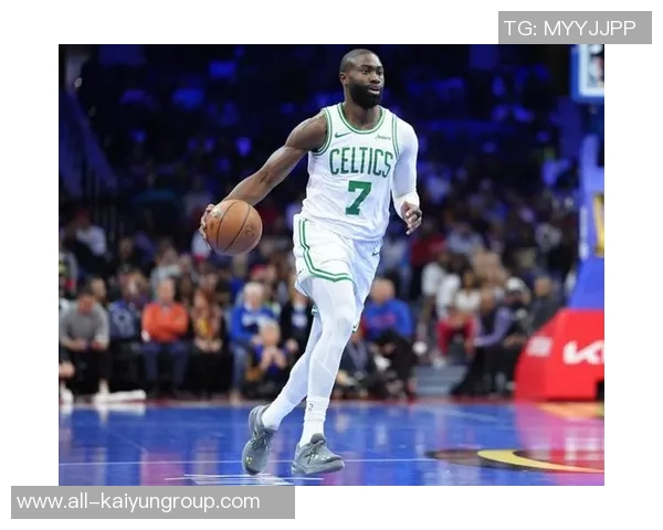 杰伦布朗称赞西蒙斯持续进步与积极心态表示对他的高度尊重 杰伦布朗称赞西蒙斯持续进步与积极心态表示对他的高度尊重