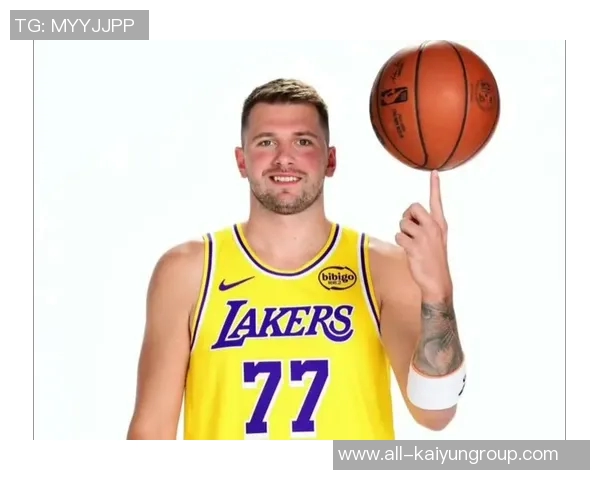 艾顿谈与东契奇合作心得强调内线施压需耐心与快速移动