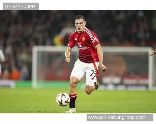 阿贾克斯对曼联中场乌加特表现出兴趣尚未正式报价 阿贾克斯对曼联中场乌加特表现出兴趣尚未正式报价