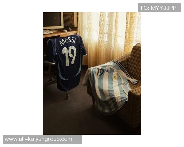 阿迪达斯推出阿根廷06世界杯复刻球衣特别版附梅西19号印字服务 阿迪达斯推出阿根廷06世界杯复刻球衣特别版附梅西19号印字服务