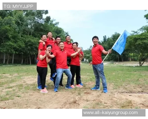 泰森巧妙利用诱饵战术助攻莫布里成功制胜展现团队精神 泰森巧妙利用诱饵战术助攻莫布里成功制胜展现团队精神